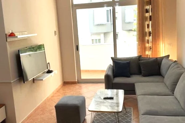 Apartament Me Qera 2+1 Tek Komuna e Parisit ( ID B2201739) Tirane