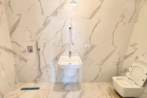 Zyre Me Qera tek Rruga e Barrikadave (ID BZ2819) Tirane