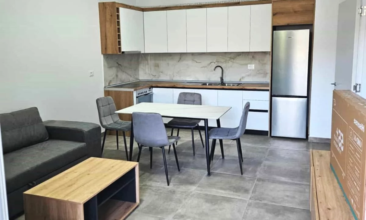 Shtepi me qera Apartament ne Tirane, 1+1, Mobilimi E mobiluar, Pagesa 45,000  Leke.