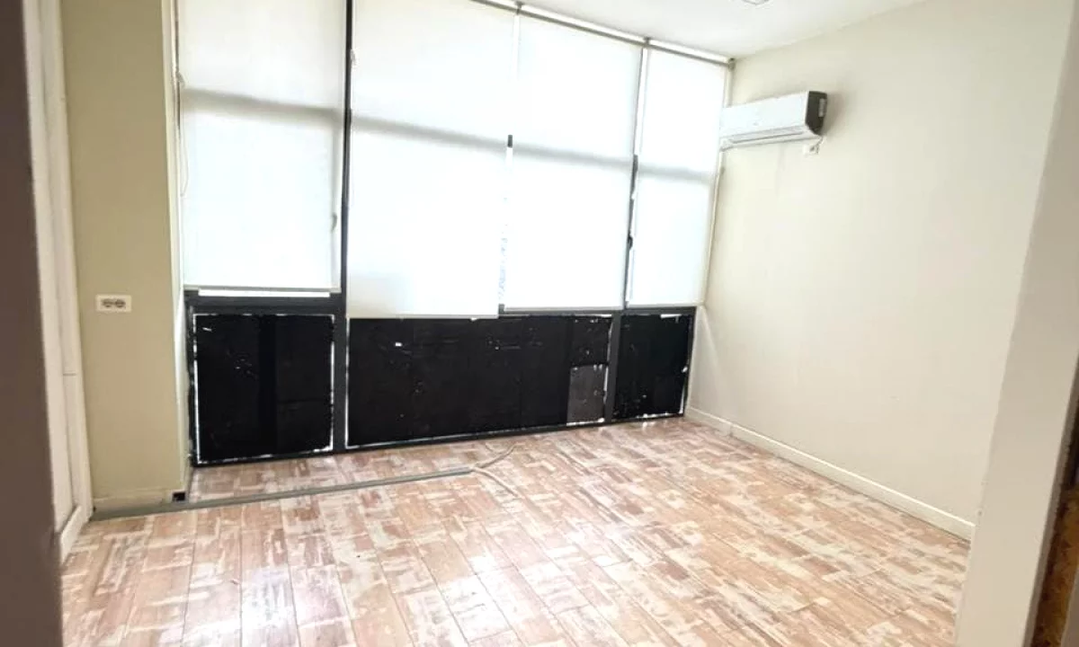 Zyre Me Qera Tek Selvia ( ID BZ2820 ) Tirane