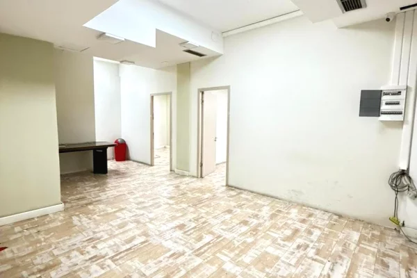 Ambient biznesi me qera 3+1 ne Tirane - 3,140 Euro