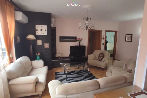 Appartamento in affitto a Tirana 2+1, Arredato