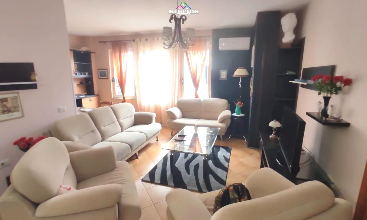 Appartamento in affitto a Tirana 2+1, Arredato