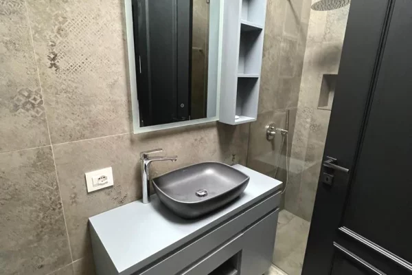 Shtepi me qera Apartament ne Tirane, 2+1, Mobilimi E mobiluar, Pagesa 1,500  Euro.