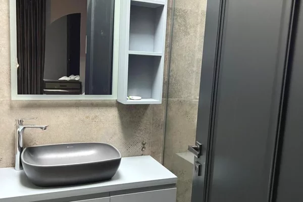 Shtepi me qera Apartament ne Tirane, 2+1, Mobilimi E mobiluar, Pagesa 1,500  Euro.