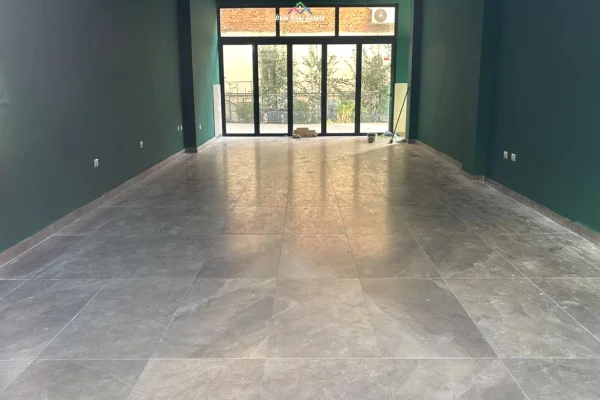 Dyqan Me Qera Tek 21 Dhjetori ( ID BD21772) Tirane