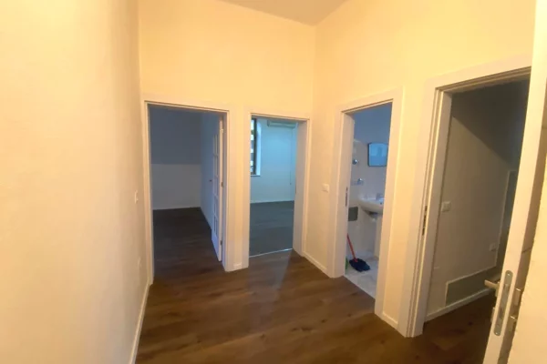 Zyre Me Qera Tek Rruga e Dibres ( ID BZ2821) Tirane