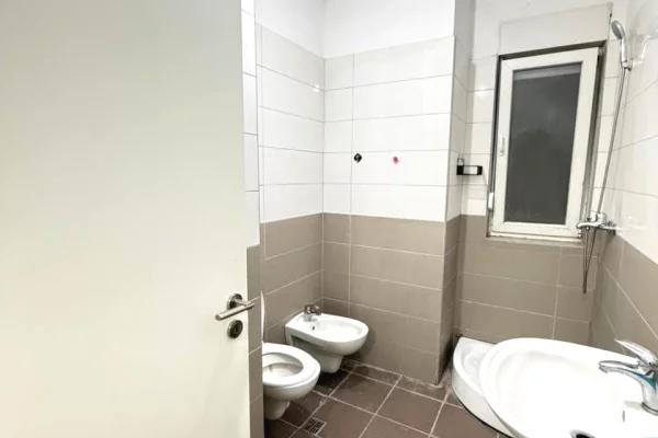 Appartamento in affitto a Tirana 1+1, Arredato