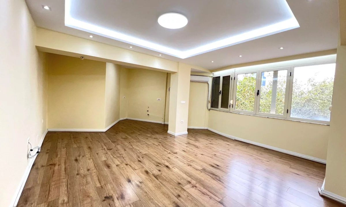 Zyre Me Qera 2+1 Ne Qender (ID BZ2712) Tirane