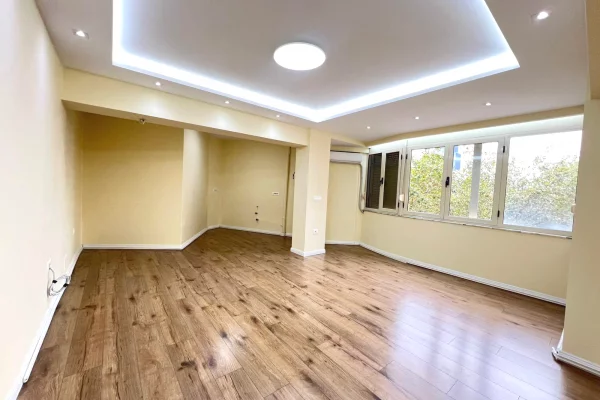 Zyre Me Qera 2+1 Ne Qender (ID BZ2712) Tirane