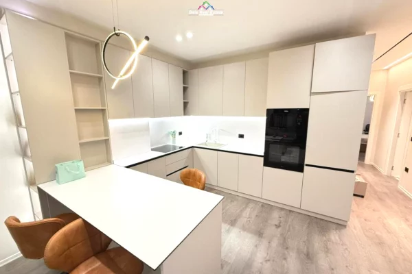 Appartamento in affitto a Tirana 2+1, Arredato