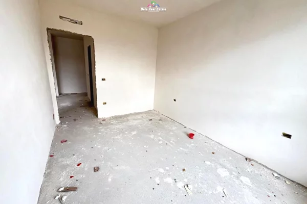 Shtepi ne shitje Apartament ne Tirane, 1+1, Mobilimi Bosh, pa mobiluar, Pagesa 93,000  Euro.