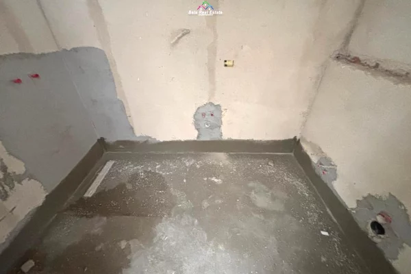 Shtepi ne shitje Apartament ne Tirane, 1+1, Mobilimi Bosh, pa mobiluar, Pagesa 93,000  Euro.