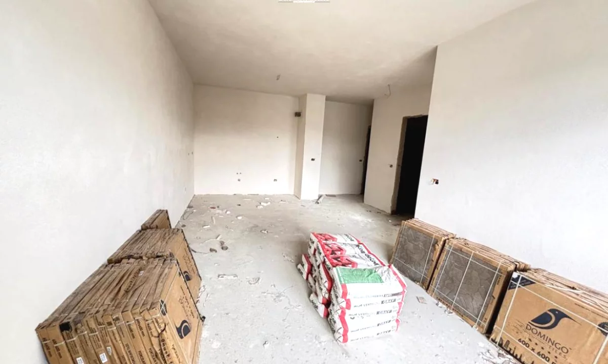 Shtepi ne shitje Apartament ne Tirane, 1+1, Mobilimi Bosh, pa mobiluar, Pagesa 93,000  Euro.