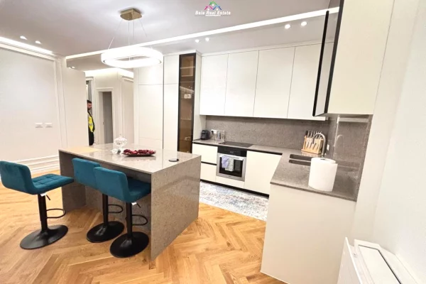 Shtepi ne shitje Apartament ne Tirane, 3+1, Mobilimi E mobiluar, Pagesa 330,000  Euro.