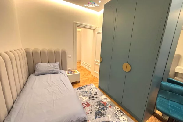 Shtepi ne shitje Apartament ne Tirane, 3+1, Mobilimi E mobiluar, Pagesa 330,000  Euro.