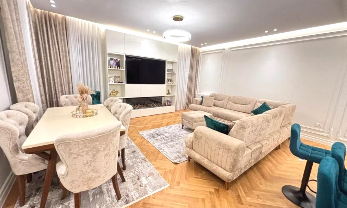 Shtepi ne shitje Apartament ne Tirane, 3+1, Mobilimi E mobiluar, Pagesa 330,000  Euro.