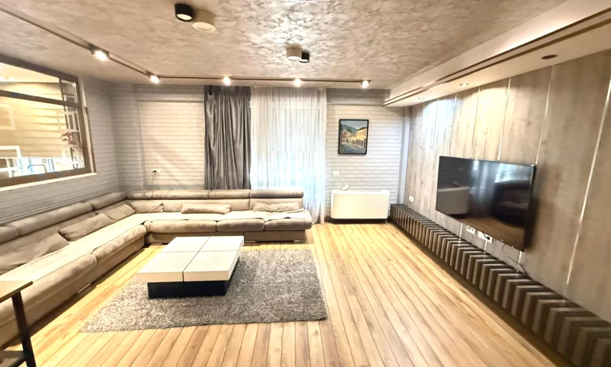 Appartamento in affitto a Tirana 2+1, Arredato