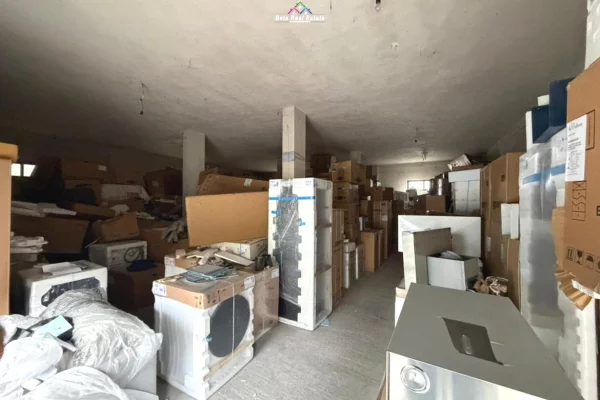 Magazine Me Qera Tek 21 Dhjetori ( ID BM296) Tirane