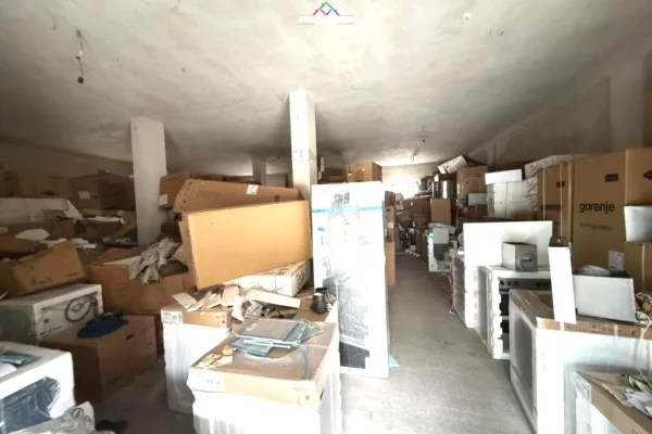 Magazine Me Qera Tek 21 Dhjetori ( ID BM296) Tirane