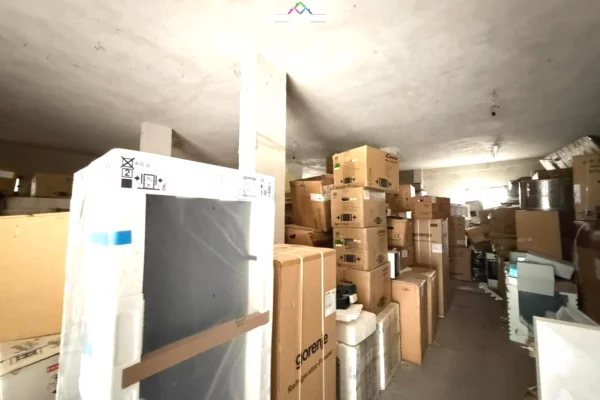 Magazine Me Qera Tek 21 Dhjetori ( ID BM296) Tirane