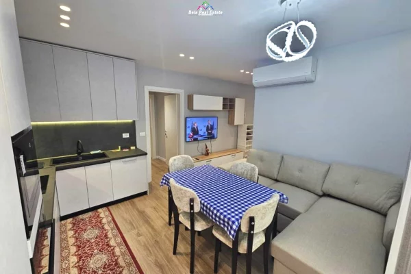 Shtepi me qera Apartament ne Tirane, 2+1, Mobilimi E mobiluar, Pagesa 900  Euro.