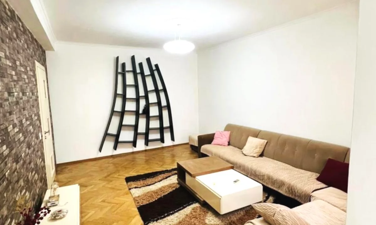 Shtepi me qera Apartament ne Tirane, 3+1, Mobilimi E mobiluar, Pagesa 65,000  Leke.