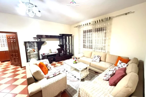 Casa in affitto 2+1 a Tirana - 40,000 Leke