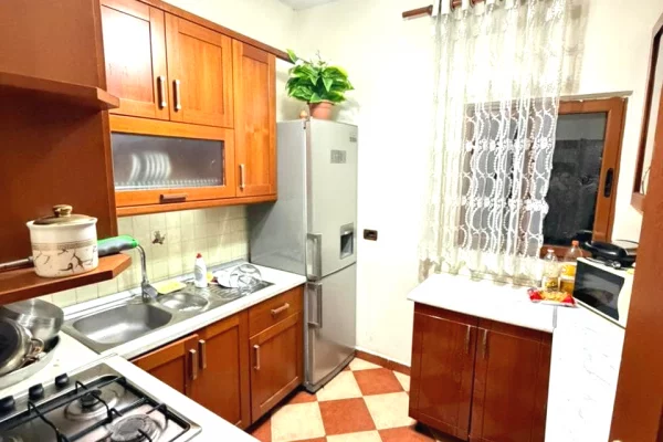 Casa privata/Indipendente in affitto a Tirana 2+1, Arredato