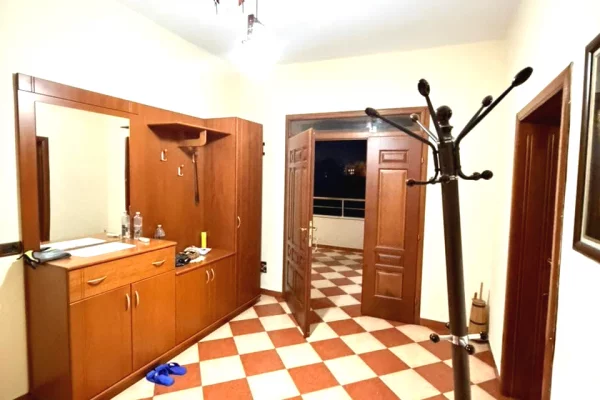 Casa privata/Indipendente in affitto a Tirana 2+1, Arredato