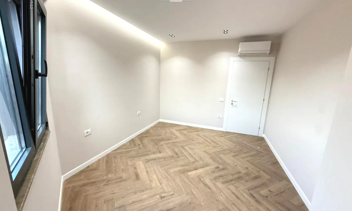 Zyre Me Qera 2+1+2 Ne Astir.. 