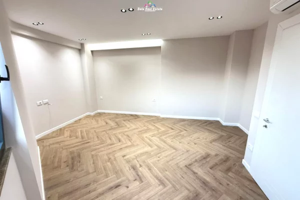 Zyre Me Qera 2+1+2 Ne Astir.. 