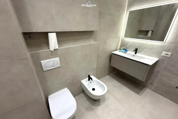 Zyre Me Qera 2+1+2 Ne Astir.. 