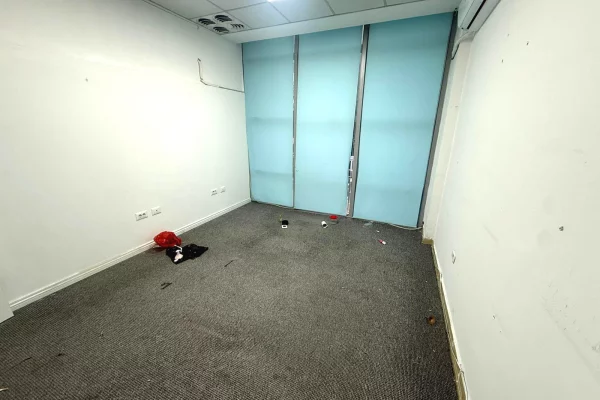 Zyre Me Qera Tek Ish Ekspozita ( ID BZ2823) Tirane