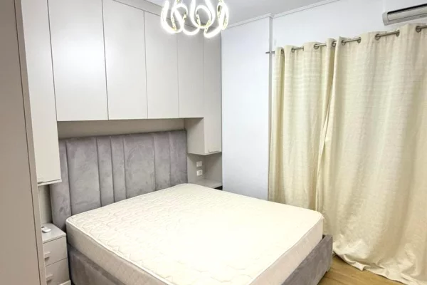 Shtepi me qera Apartament ne Tirane, 2+1, Mobilimi E mobiluar, Pagesa 730  Euro.