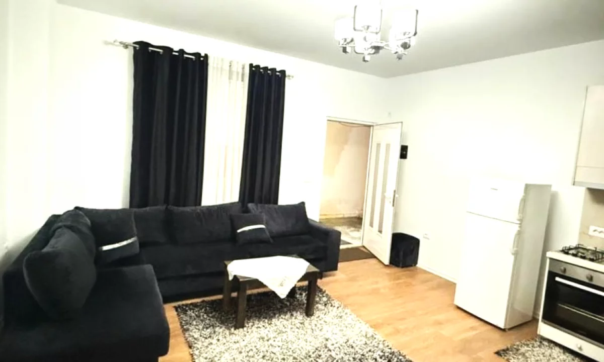 Shtepi me qera Shtepi Private ne Tirane, 1+1, Mobilimi E mobiluar, Pagesa 40,000  Leke.