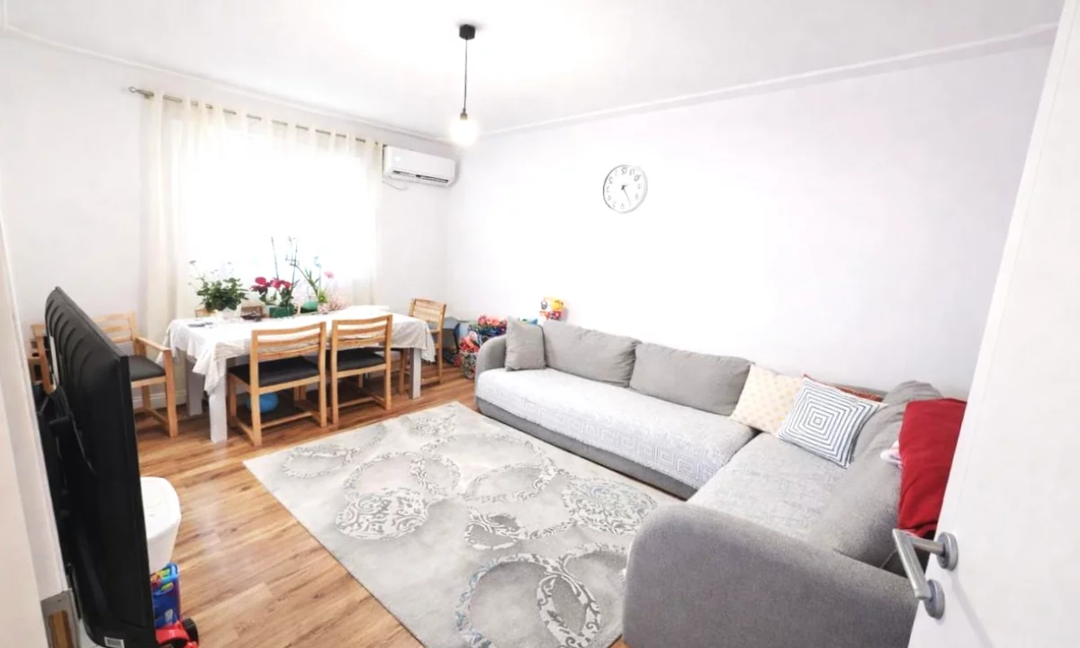 Shtepi ne shitje Apartament ne Tirane, 2+1, Mobilimi E mobiluar, Pagesa 191,800  Euro.