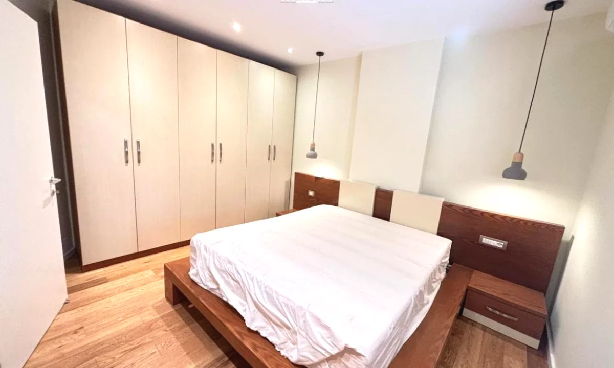 Shtepi me qera Apartament ne Tirane, 3+1, Mobilimi E mobiluar, Pagesa 80,000  Leke.