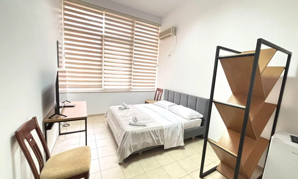 Shtepi me qera Apartament ne Tirane, Garsoniere, Mobilimi E mobiluar, Pagesa 42,000  Leke.