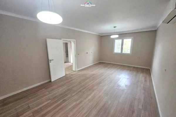 Casa privata/Indipendente in affitto a Tirana 7+1, Vuoto