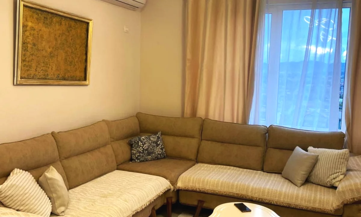 Shtepi me qera Apartament ne Tirane, 2+1, Mobilimi E mobiluar, Pagesa 45,000  Leke.