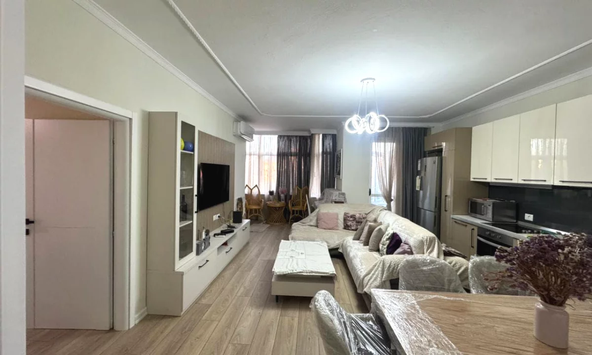 Shtepi me qera Apartament ne Tirane, 3+1, Mobilimi E mobiluar, Pagesa 1,200  Euro.