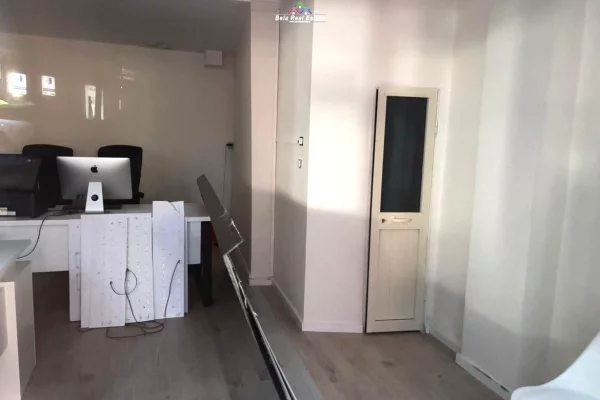 Dyqan Me Qera Tek Komuna e Parisit ( ID BD21800) Tirane