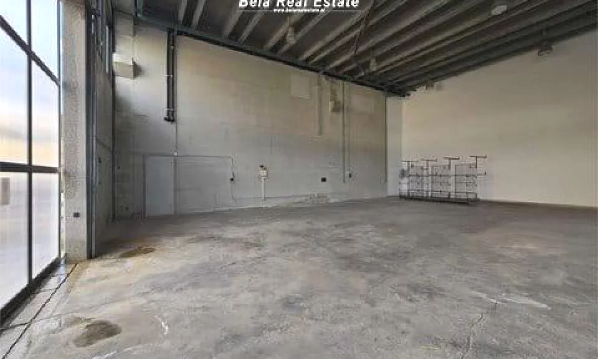 Magazine Me Qera Ne Shkoze ( ID BM300) Tirane