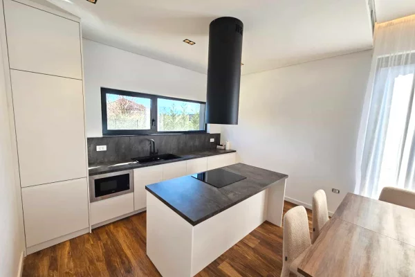 Shtepi me qera Apartament ne Tirane, 4+1, Mobilimi E mobiluar, Pagesa 3,400  Euro.