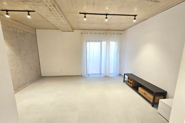 Shtepi me qera Apartament ne Tirane, 4+1, Mobilimi E mobiluar, Pagesa 3,400  Euro.