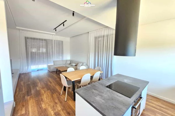 Shtepi me qera 5+1 ne Tirane - 3,400 Euro