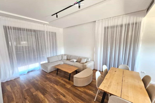 Shtepi me qera Vila Luksoze ne Tirane, 5+1, Mobilimi E mobiluar, Pagesa 3,400  Euro.