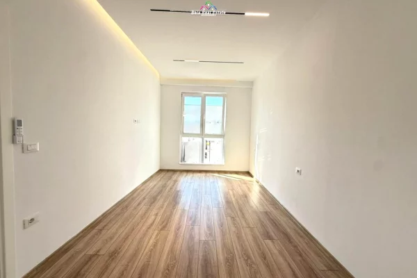 Zyre Me Qera 2+1 Tek Komuna e Parisit (ID BZ2824) Tirane