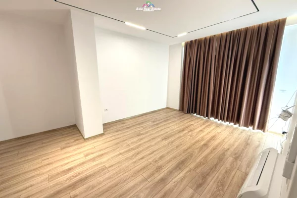 Ambient biznesi me qera 3+1 ne Tirane - 90,000 Leke